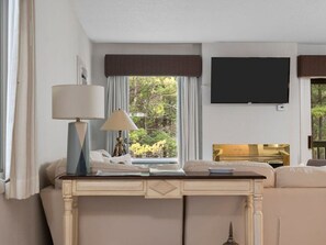 TV, peis og kontorer