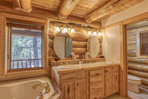 Dusche, Whirlpool, Haartrockner, Handtücher