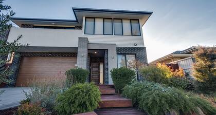 StayAU Newly Cozy Holiday House Tarneit