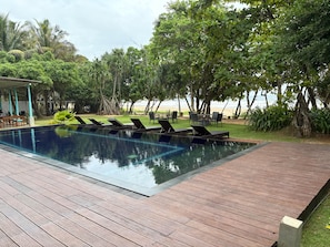 15 outdoor pools