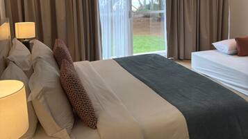 Dobbeltrom – deluxe, strandutsikt | Skrivebord, lydisolert, strykejern/-brett og wi-fi (inkludert)