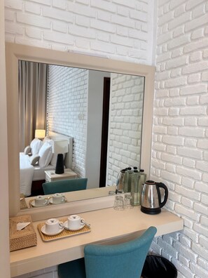 Kahden hengen deluxe-huone, rantanäköala | Huoneen varustelu