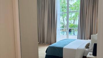 Deluxe Double Room, Beach View | Desk, soundproofing, iron/ironing board, free WiFi