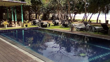 15 outdoor pools