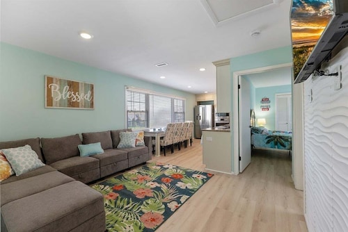 Short Walk to the Beach Modern 2 BR Summer Getaway
