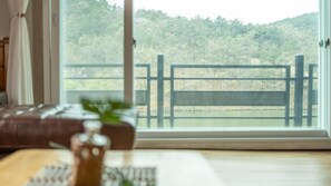 Basic Room, 4 Bedrooms (byeolgwan 1) | 2 bedrooms, free WiFi - Cheongdo Ellago Poolvilla Pension (Cheongdo)