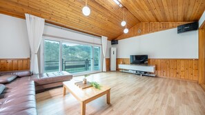 Basic Room, 4 Bedrooms (byeolgwan 1) | 2 bedrooms, free WiFi