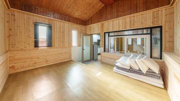 Basic Room, 4 Bedrooms (byeolgwan 2) | 2 bedrooms, free WiFi