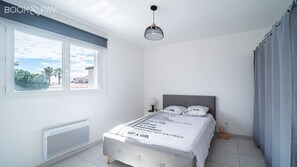 2 slaapkamers, een strijkplank/strijkijzer, wifi, beddengoed