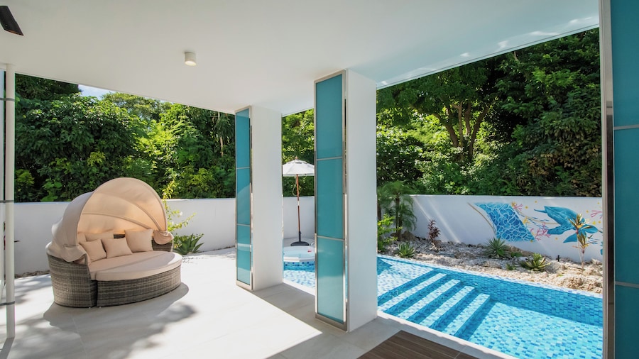 pool villa Sanrriott Okinawa Motobu