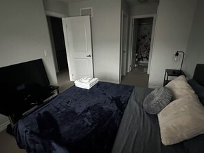 2 bedrooms, iron/ironing board, free WiFi, bed sheets - Cozy Whitby Retreat (Private 2 Bedroom Townhouse) (Whitby)