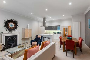 Fernseher, Kamin, Arbeitsbereiche