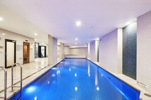 Indoor pool - Ocean View 3-Bed with Gym, Pool, Sauna & Parking (Broadbeach)