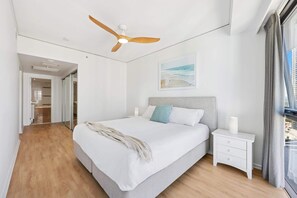 3 Schlafzimmer, Schreibtisch, Bügeleisen/Bügelbrett, WLAN