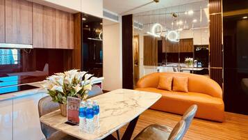 Family Room | Living area | 52-inch flat-screen TV with satellite channels