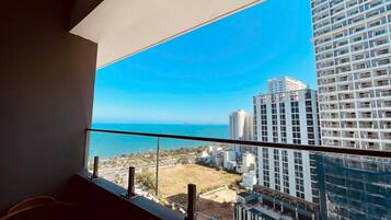 Family Room | Beach/ocean view