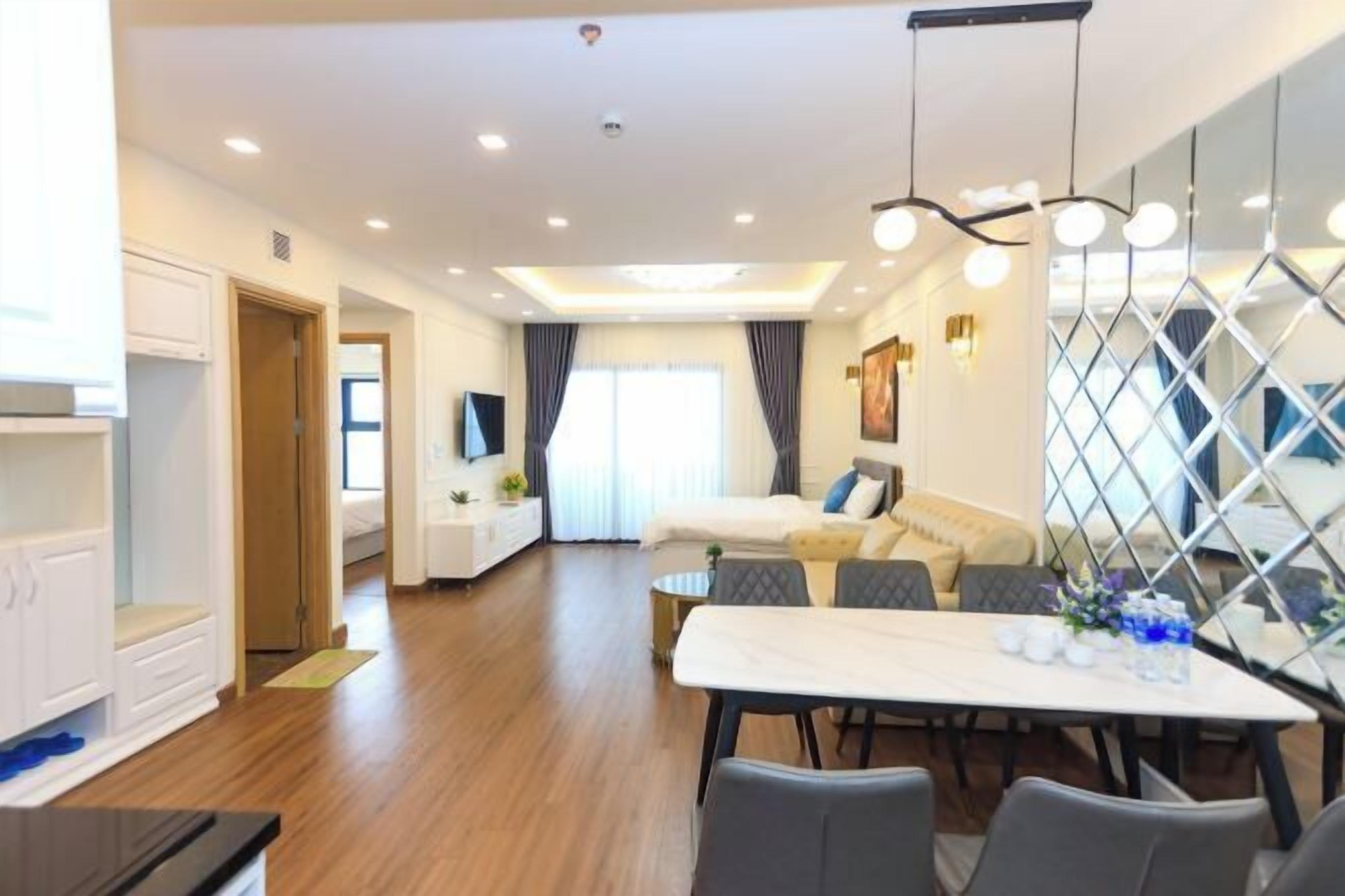 저자극성 침구, 각각 다르게 가구 비치, 책상, 노트북 작업 공간