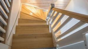A wooden staircase with white railings and a modern design. - Pikku-pölly by Interhome (Sotkamo)