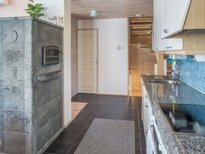 Fridge, microwave, dishwasher, cookware/dishes/utensils