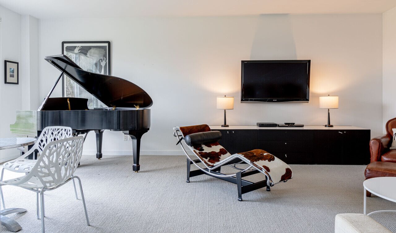 NEW: Modern Apt. on Resort Estate w Pool in Bethel