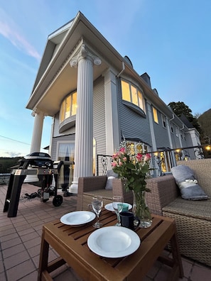 Villa | Living area | 43-inch flat-screen TV with digital channels - HAKONE DOMA (Hakone)