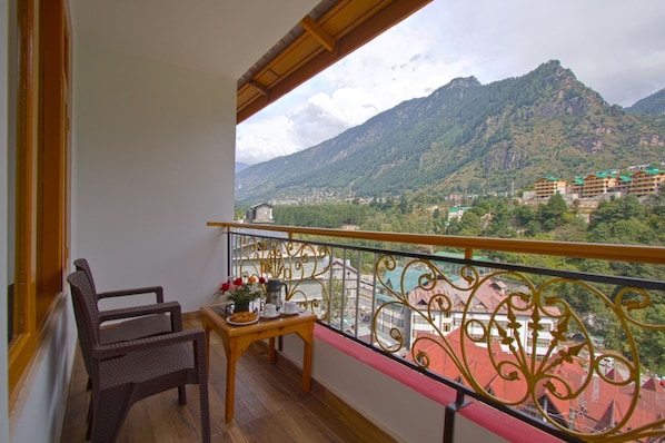 Balcony view - Goroomgo New Harmony Inn Manali (Manali)