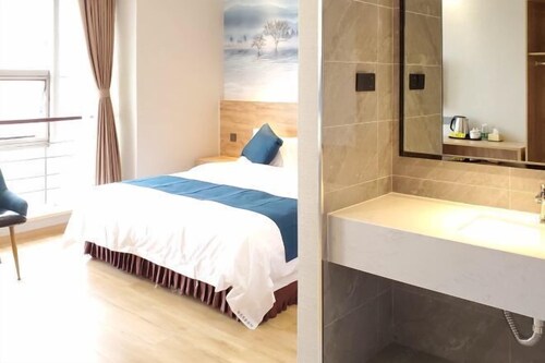 Zizhongchuan East Business Hotel