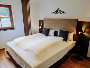 2 bedrooms, bed sheets