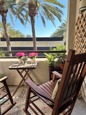 Terrace/patio - Luxury Coastal Retreat Walkable area, Pool, Mins to Newport Beach,Airport & more (Irvine)