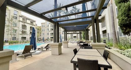 Luxury Coastal Retreat Walkable area, Pool, Mins to Newport Beach,Airport & more