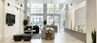 Luxury Coastal Retreat Walkable area, Pool, Mins to Newport Beach,Airport & more