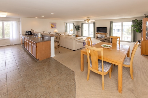 Seaside Condo in Sandbridge 2 bd/1.5 bath