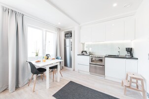 Monolocale Classic | Cucina privata | Macchina per tè/caffè, frigorifero con congelatore, microonde, forno