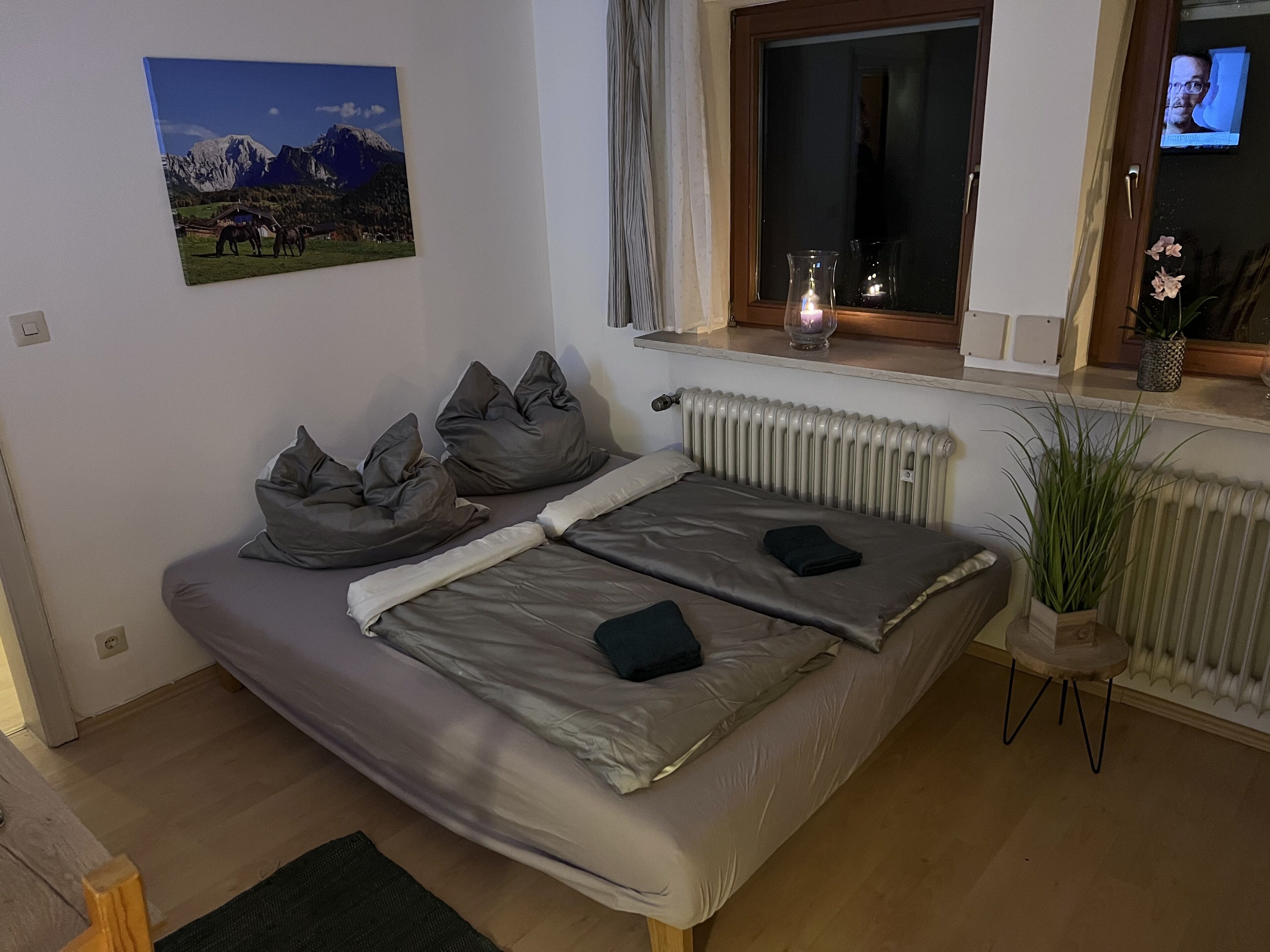 1 bedroom, bed sheets