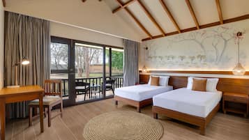 Deluxe Twin Cottage | ๊ฐ์ค ๋ด ๊ธ๊ณ , ์ฑ
์, ์๋ง ์ปคํผ, ๋ฐฉ์ ์ค๋น