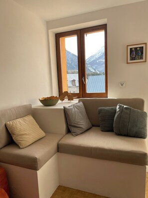 Smart TV - Appartement Épuré Dans la Veille Ville de Briançon Avec Balcon et vue (Briançon)