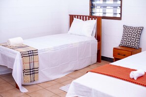 5 camere, una scrivania, ferro/asse da stiro, Wi-Fi