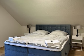 2 bedrooms, iron/ironing board, travel cot, free WiFi