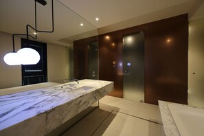 Deluxe | Bathroom - Dongtan JS Classic Hotel (Hwaseong)