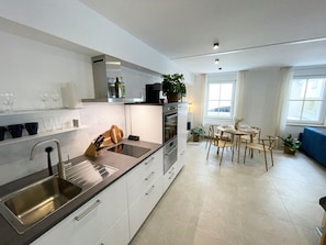 Fridge, oven, dishwasher, toaster - Unique city center studio with carport (Stuttgart)