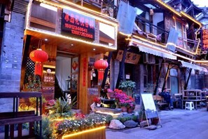 Exterior - Bingdao Huayue Inn (Dali)