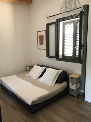 2 habitaciones, tabla de planchar con plancha, wifi y ropa de cama 