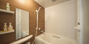 Superior Twin Room | Bathroom | Separate tub and shower, hair dryer, towels, soap - HOTEL HOLISTIC RESORT (Taiji)
