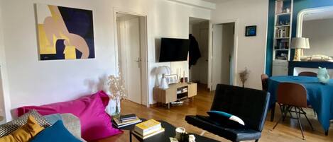 Smart-TV, peis, videospill og bøker