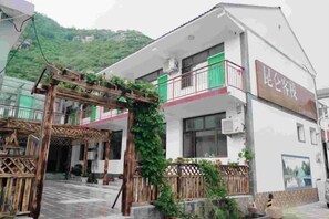 Garden - Kunlun Inn (Beijing)