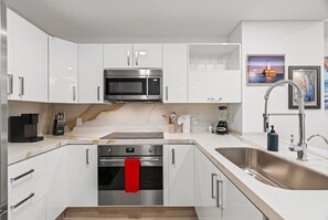 Coffee/tea maker, fridge, microwave, oven