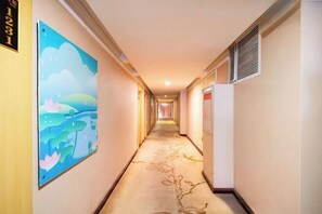 المنشأة من الداخل