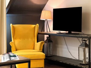 Apartment, Balcony | Living area | TV - (Vlieland)