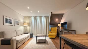 1 bedroom, in-room safe, laptop workspace, blackout drapes