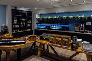 Daily cooked-to-order breakfast for a fee - (Vlieland)